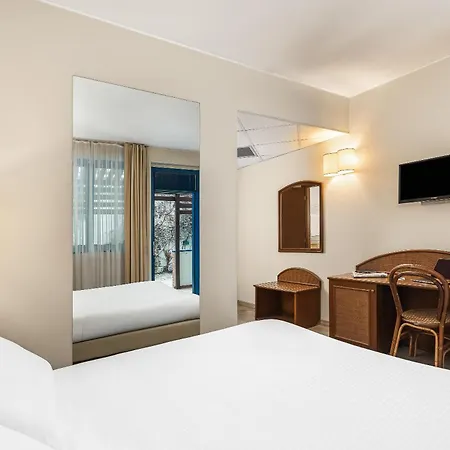 Welcome Hotel 4*