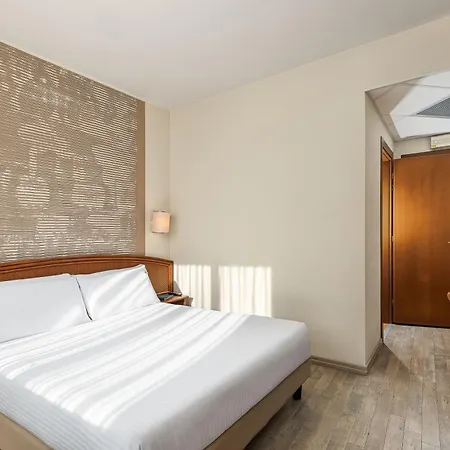 Welcome Hotel 4*